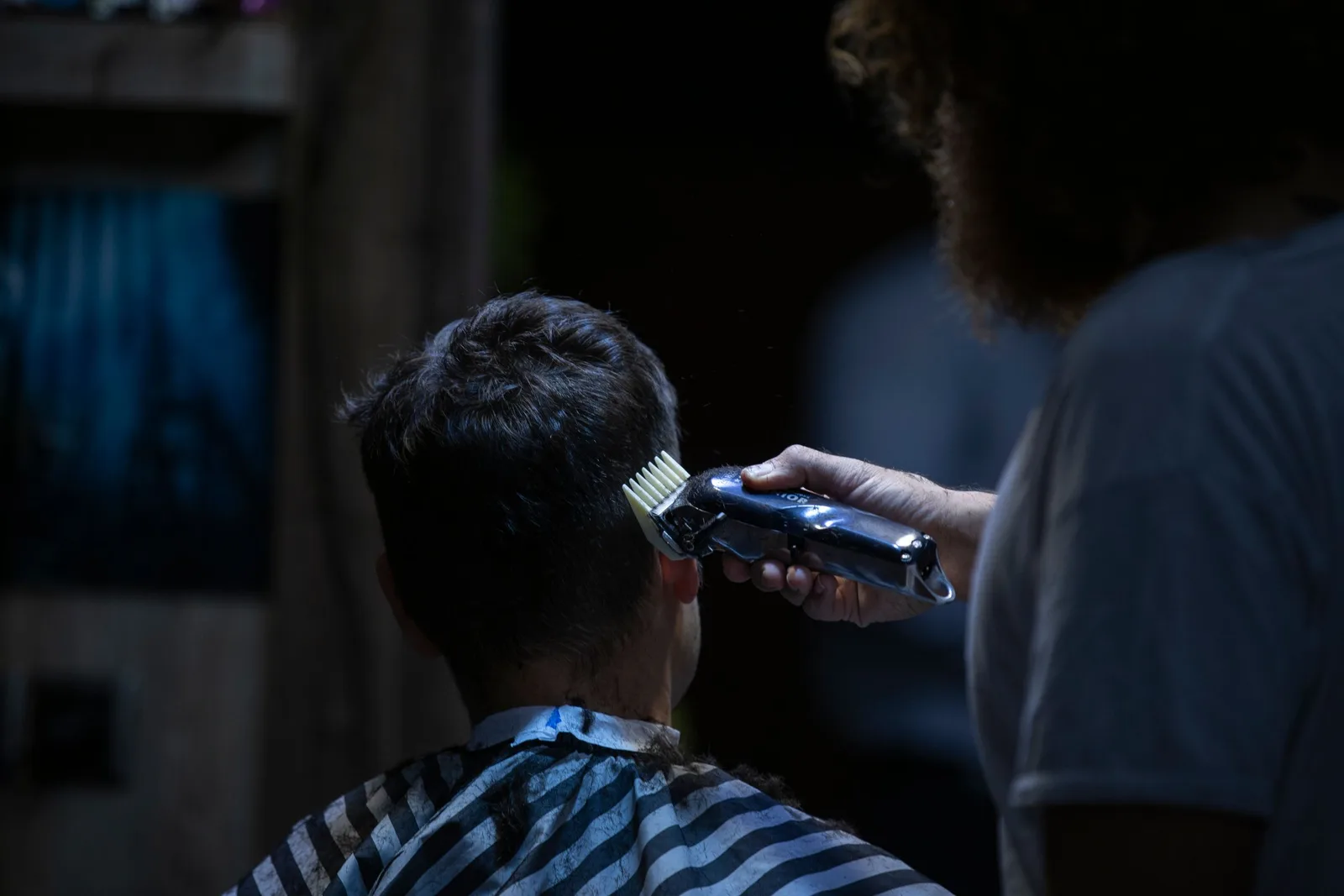 Clippers working up the side of a client’s head